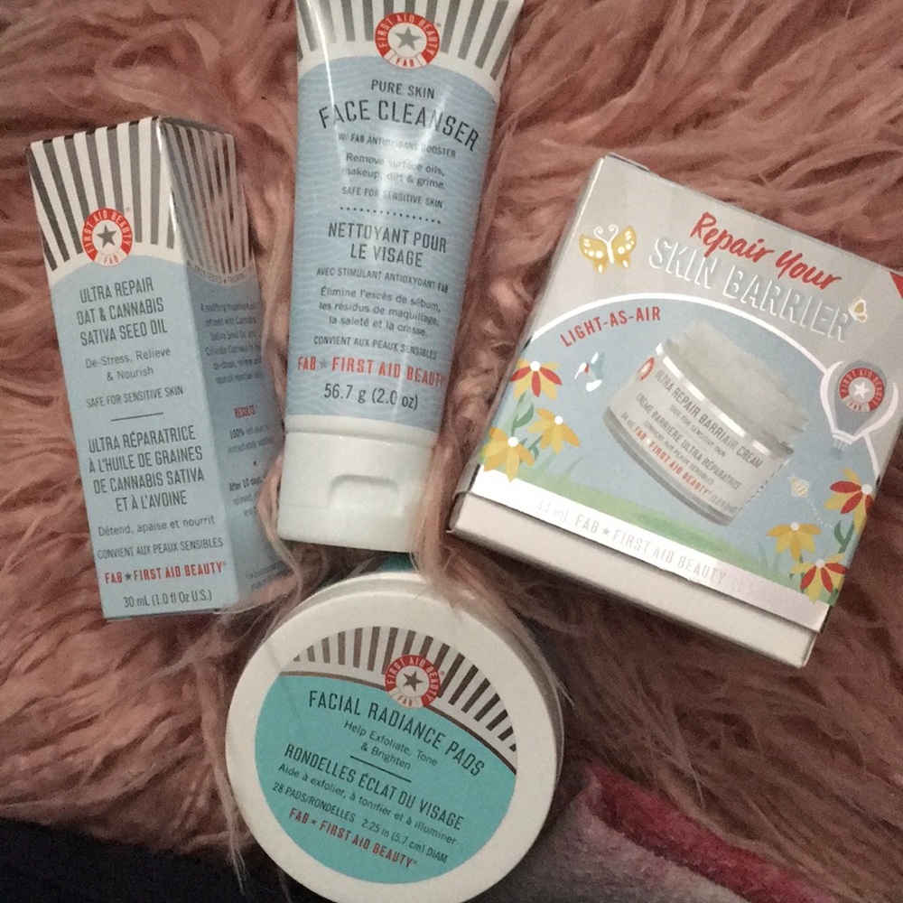 First aid beauty bundle!!
